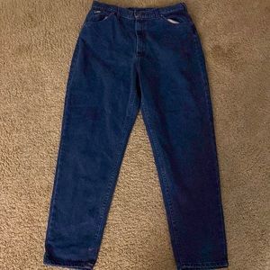 Selling women’s blue lee jeans